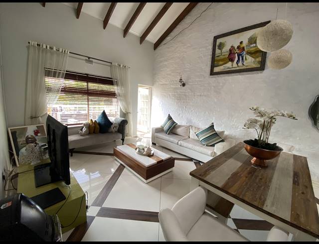 3 BEDROOM APARTMENT TO LET IN BRYANSTON